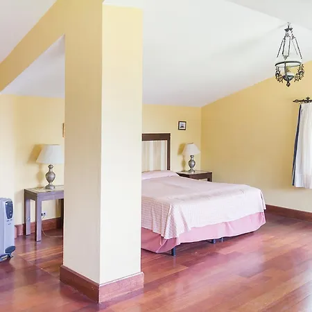 Casa Rural Pinolere بيت للعطل